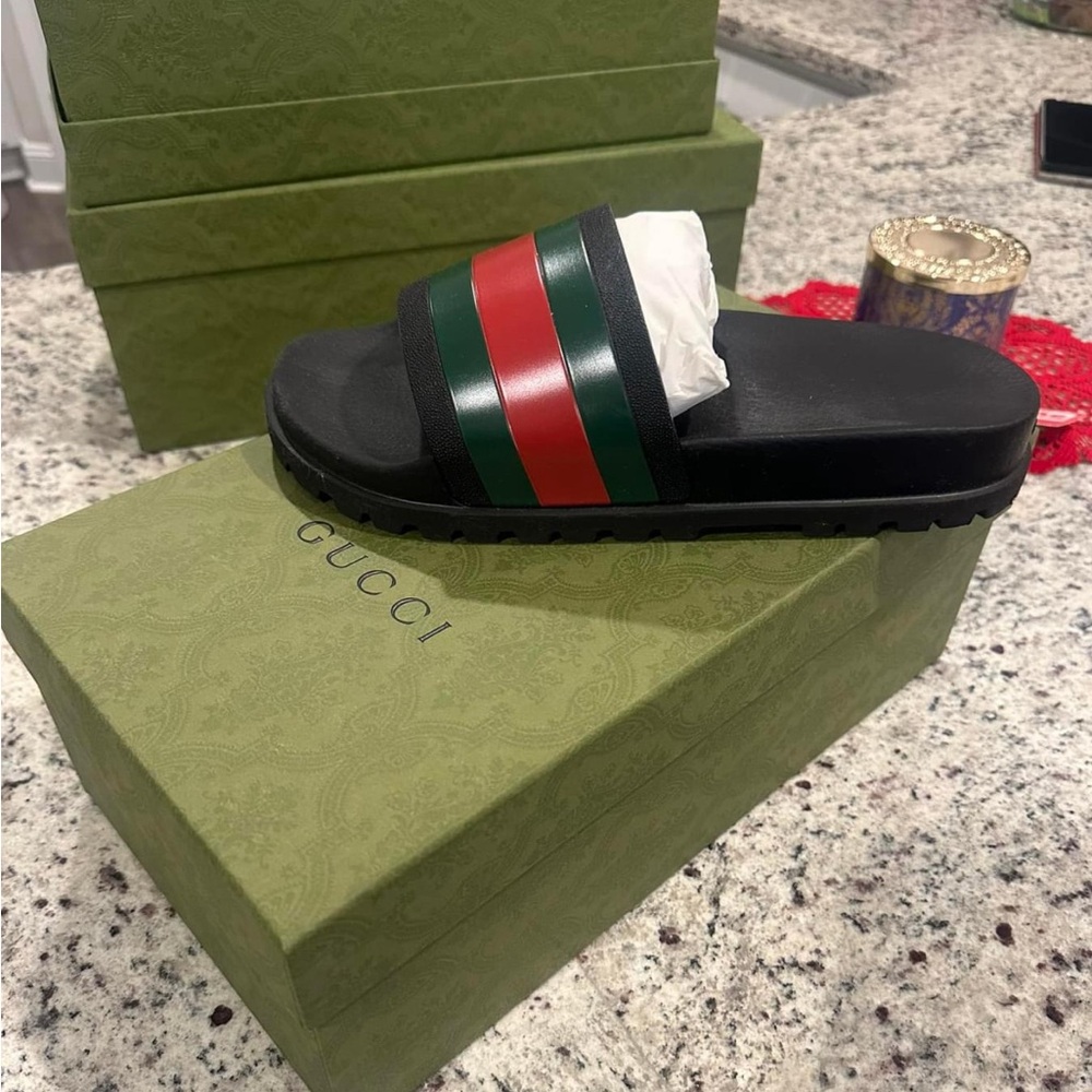 Gucci slides men or women nine men to 10 1/2 lady